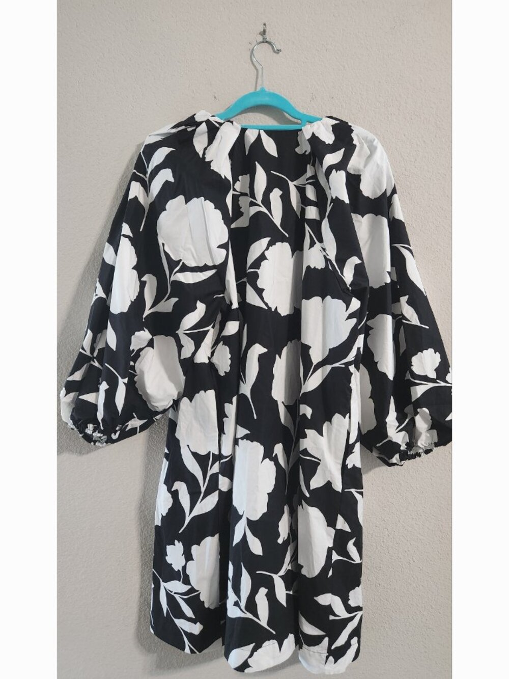 Black & White Floral Puff-Sleeve Mini Dress - Picture 2 of 6